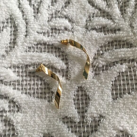 Gold Twist Earrings  - Picture 1 of 6